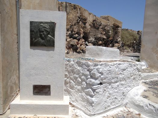 Cyclades - Santorini - Pyrgos - Lisa Patiniotou