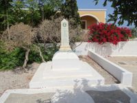 Cyclades - Therasia - Manolas - Monument